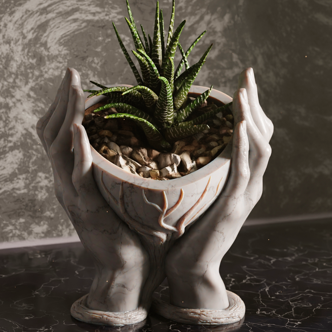 Vaso Coração em Mãos – Amor que Floresce